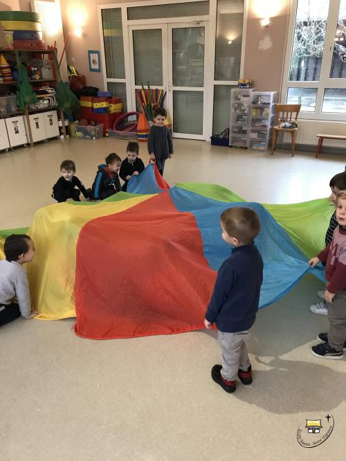 Apprendre à vivre ensemble avec le parachute !